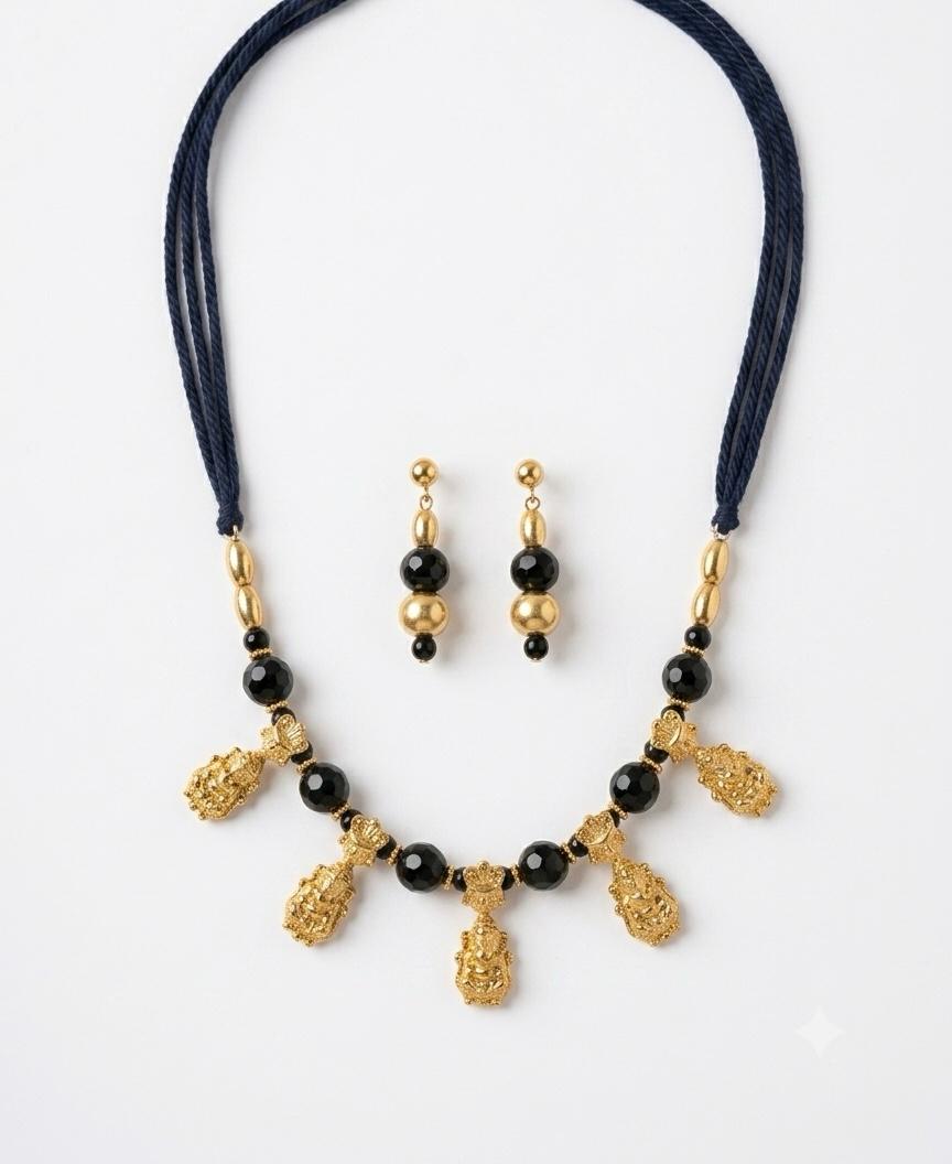 Golden Amphora Black Onyx Necklace
