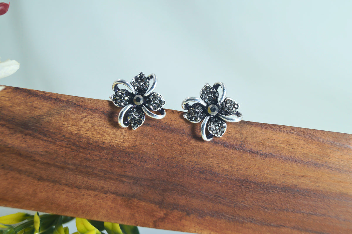 Kaari Phool Studs