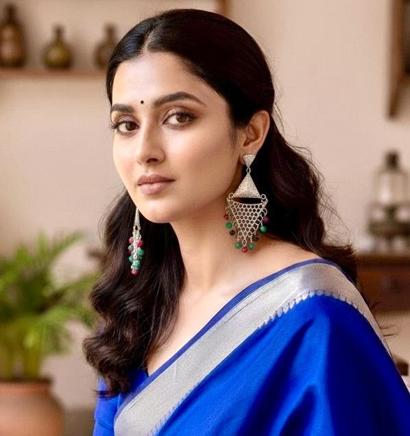 Aarvi Tribal Tri Earrings