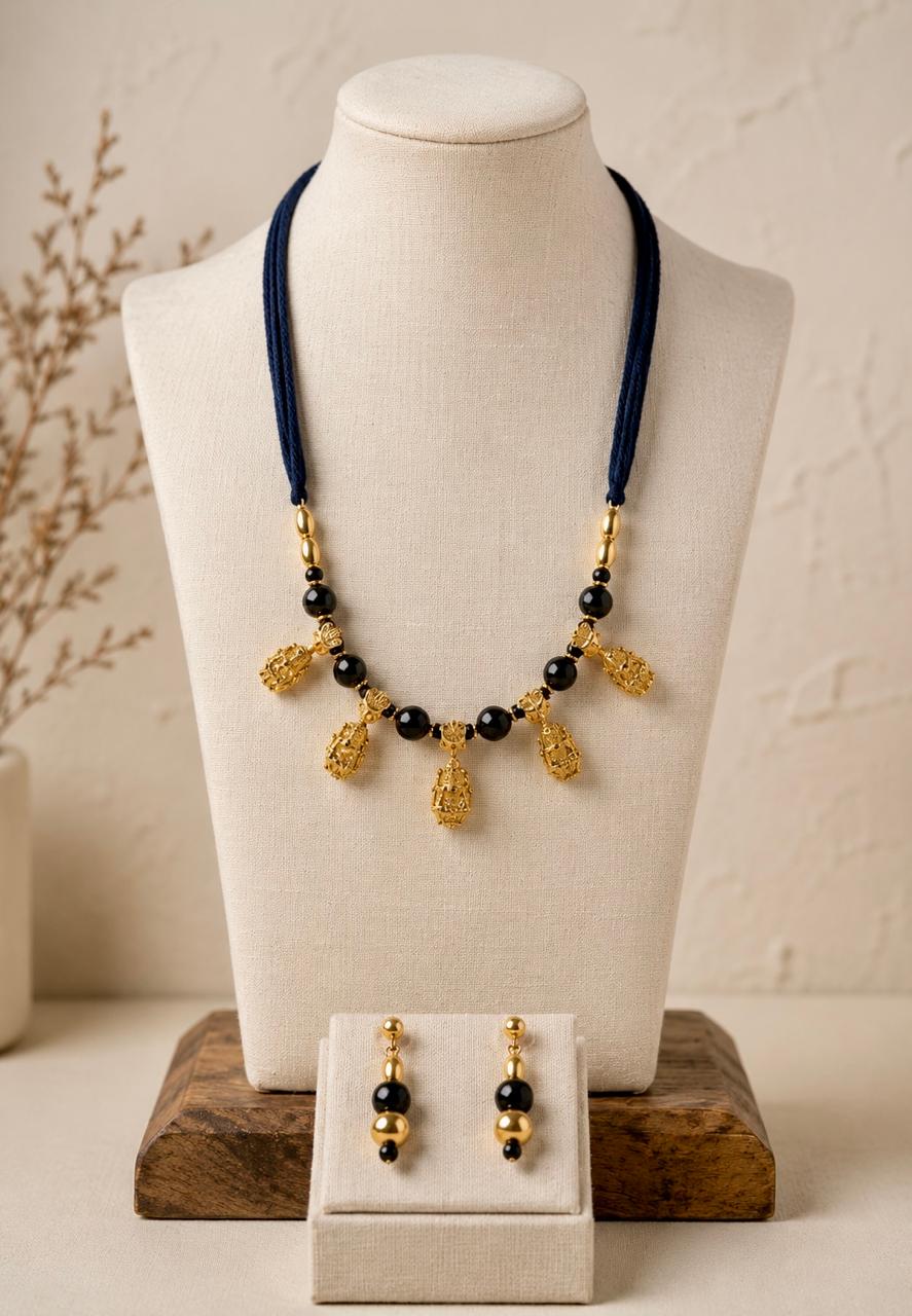 Golden Amphora Black Onyx Necklace