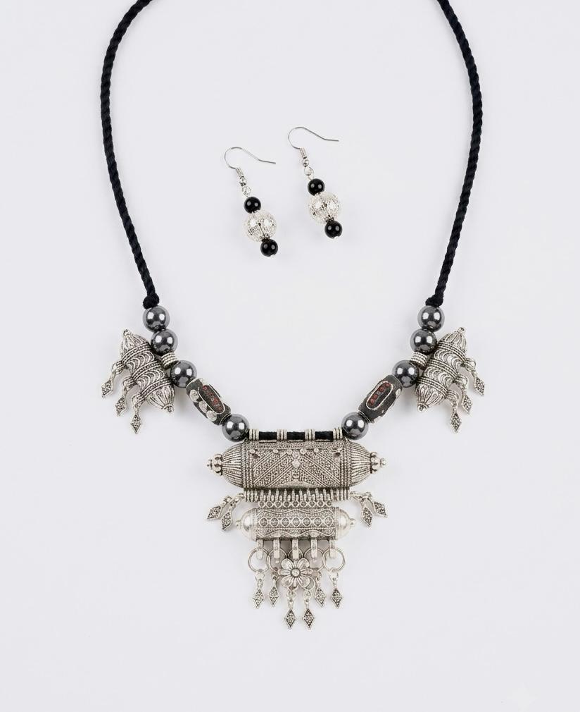 Anaya Tribal Amulet Choker Necklace Set